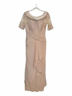 NWT Mother of The Bride Elegant Blush Lace and Ruffle Evening Dress Half Sleeve